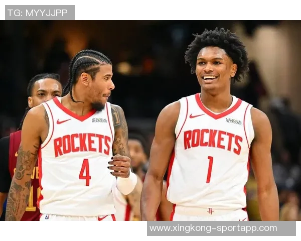 杰伦布朗荣获ESSENCE风云男士称号展现球场内外的卓越贡献